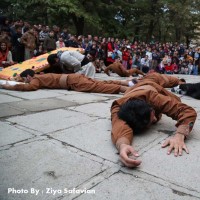 نمایش نهمین جشنواره بین المللی تیاتر خیابانی مریوان | گزارش تصویری تیوال از نمایش درخت و باد / عکاس: سید ضیاالدین صفویان | عکس