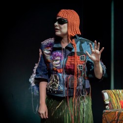 نمایش دستور پخت قرمه‌سبزی به خط بریل | عکس