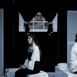 نمایش خاکستر به خاکستر | عکس