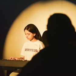 نمایش آوازهای سر شام | عکس