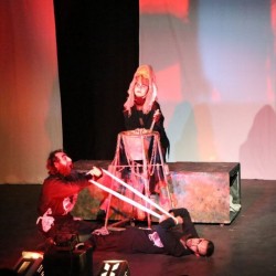 نمایش اسب‌های طاعون | عکس