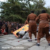 نمایش نهمین جشنواره بین المللی تیاتر خیابانی مریوان | گزارش تصویری تیوال از نمایش درخت و باد / عکاس: سید ضیاالدین صفویان | عکس