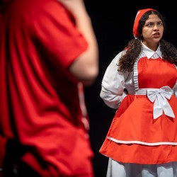 نمایش روی تخت ابری | عکس