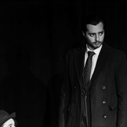 نمایش مثل خاری در انگشت | عکس