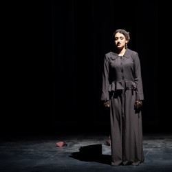 نمایش روایت من؛ هنوز اتفاق نیفتاده‌ام | عکس