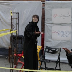 نمایش خیابانی صندلی‌ها | عکس