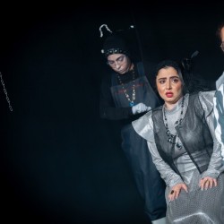 نمایش قانون گروتو | عکس