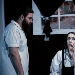 نمایش خاکستر به خاکستر | عکس