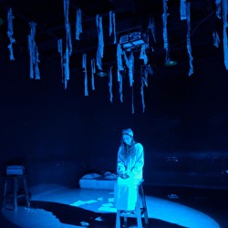 نمایش ۴:۴۸ | چهار و چهل و هشت | عکس