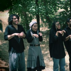 نمایش ماجرای عجیب سگی در شب | عکس