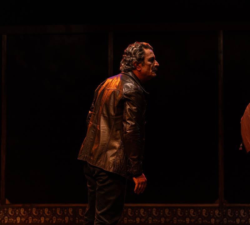 خانواده «احمد دلجو» به تماشای «خالی» نشستند | عکس