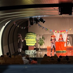 نمایش لانه خرگوش | عکس