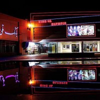 نمایش کمدی موزیکال سرتو بدزد رفیق | گزارش تصویری از محیط سینما تئاتر مدرن دهکده المپیک | عکس