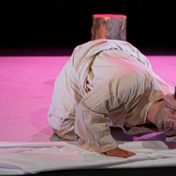 نمایش آمین گفتن مردگان در عنبر | عکس