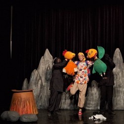 نمایش هپل تنبل و خروس قهرمان | عکس