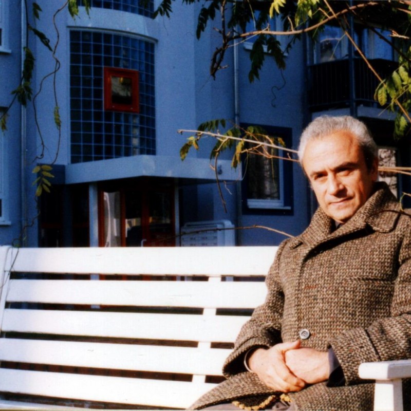 پیام هیئت مدیره‌ی بنیاد اکبر رادی به مناسبت هشتادمین زادروز استاد اکبر رادی | عکس