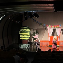 نمایش لانه خرگوش | عکس