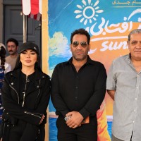 نمایش یک روز آفتابی | نمایش «یک روز آفتابی» به نویسندگی اسلاومیر مروژک و کارگردانی درسا آقائی، با حضور جمع گسترده‌ای از هنرمندان، در تماشاخانه هما روی صحنه رفت. | عکس