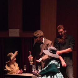 نمایش سلف پرتره‌ی مخدوش آناکارنینا | عکس