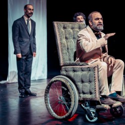 نمایش وقتی الاغ‌ها عاشق می‌شوند | عکس