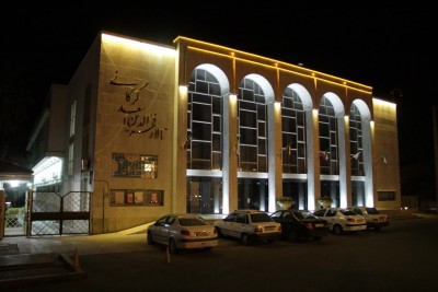دبیرخانه هشتمین جشنواره ملی تئاتر ایثار اسامی آثار راه‌یافته به مرحله رقابتی این جشنواره را اعلام کرد. | عکس