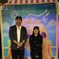 نمایش یک روز آفتابی | نمایش «یک روز آفتابی» به نویسندگی اسلاومیر مروژک و کارگردانی درسا آقائی، با حضور جمع گسترده‌ای از هنرمندان، در تماشاخانه هما روی صحنه رفت. | عکس