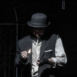 مونولوگ آشغال مرد | عکس