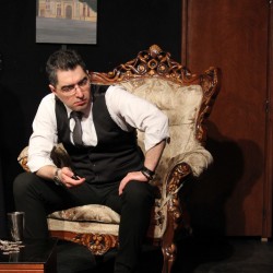 نمایش اتاق ورونیکا | عکس