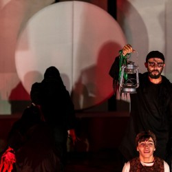 نمایش چند گرگ از عروسی مادرم ماه جان | عکس
