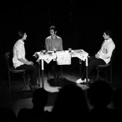 نمایش در حضور باد | عکس