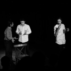 نمایش در حضور باد | عکس