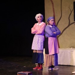 نمایش افسانه پر طلایی | عکس