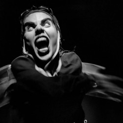 نمایش گورگون‌ها | عکس