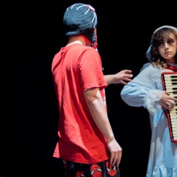 نمایش روی تخت ابری | عکس