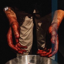 نمایش وقتی خروس غلط می‌خواند | عکس