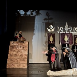 نمایش آنسوی افسانه | عکس