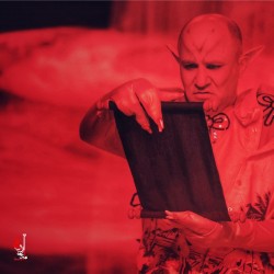 نمایش فین جین | عکس