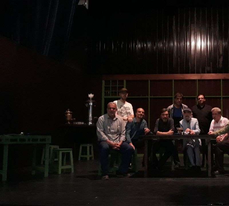 غروب روز چهارشنبه تالار سنگلج بودم. برای دیدن نمایش جمعه‌کُشی اسماعیل خلج، که سال ۵۲ هم به صحنه رفت.  | عکس