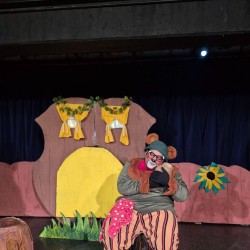 نمایش رابینسون خرگوشه | عکس