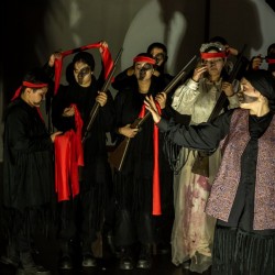 نمایش چند گرگ از عروسی مادرم ماه جان | عکس