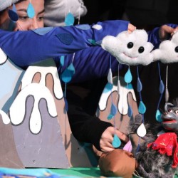 نمایش گرگ بلا جلو بیا جلو بیا | عکس