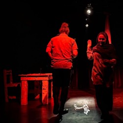 نمایش عالیجناب ام یک | عکس