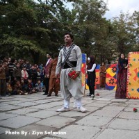 نمایش نهمین جشنواره بین المللی تیاتر خیابانی مریوان | گزارش تصویری تیوال از نمایش درخت و باد / عکاس: سید ضیاالدین صفویان | عکس