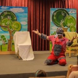 نمایش بره ناقلا | عکس