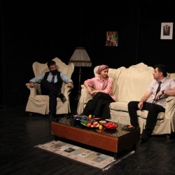 نمایش دروغ | عکس