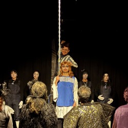 نمایش قانون گروتو | عکس