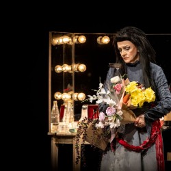 نمایش هم این/ هم آن | عکس