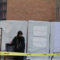 نمایش خیابانی صندلی‌ها | عکس