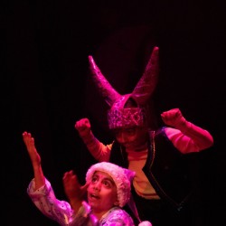 نمایش غول خمیازه‌ای | عکس