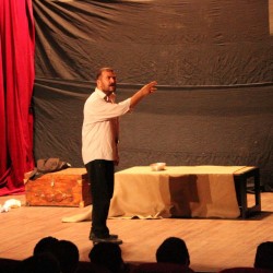 نمایش ساعت عمو اسکندر | عکس